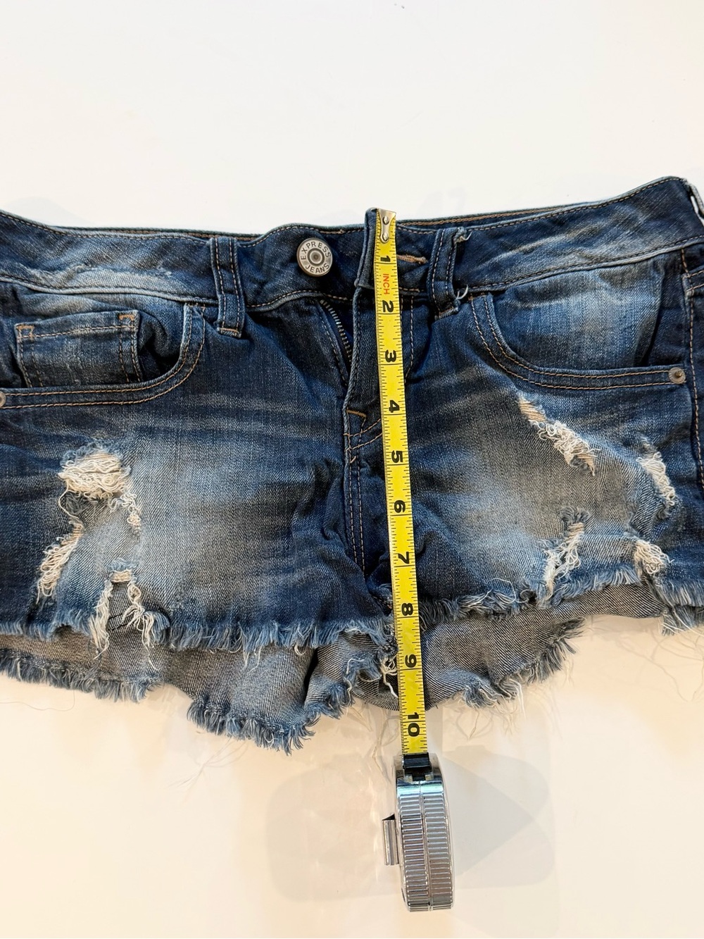 2 pairs Distressed Denim Jean Shorts - express and H and M size 2 - Picture 11 of 12